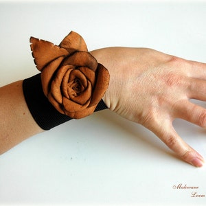 Brown Leather Rose Bracelet Cuff Necklace Brooch Leather Flower Gift vor Her ,Valentines  gift vor Her