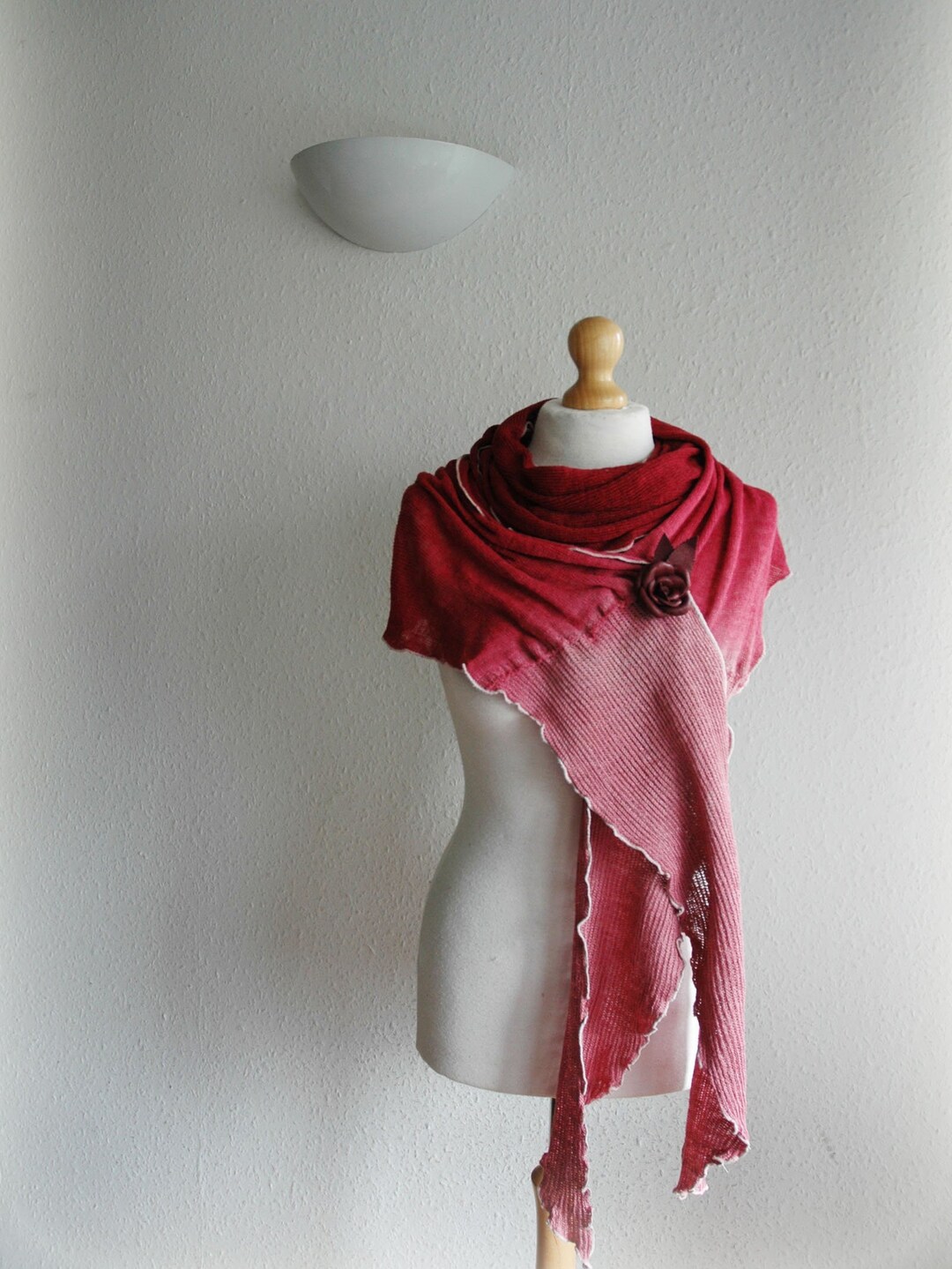 chal-de-lino-rosa-polvo-lino-tejido-te-ido-a-mano-broche-de-cuero
