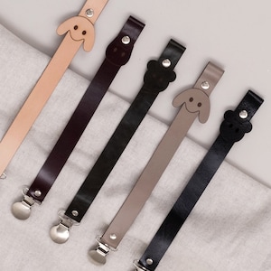 PACIFIER HOLDER : Minimalist Leather pacifIer holder - baby - gender neutral - Eco-friendly