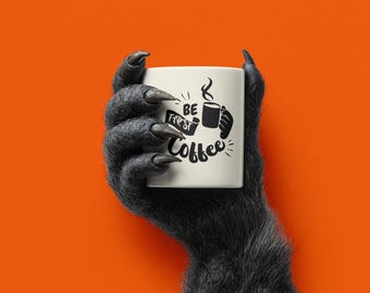 Seien Sie der erste Kaffee SVG: Lustiges Halloween Monster Klauen Design (Digitaler Download)