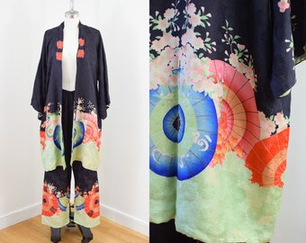 Antieke jaren 1920 zijden pyjamajas en broekset | M | Jaren '20 Aziatische bloemen- en parapluprint zijden gewaad en loungebroek | Strandpyjama