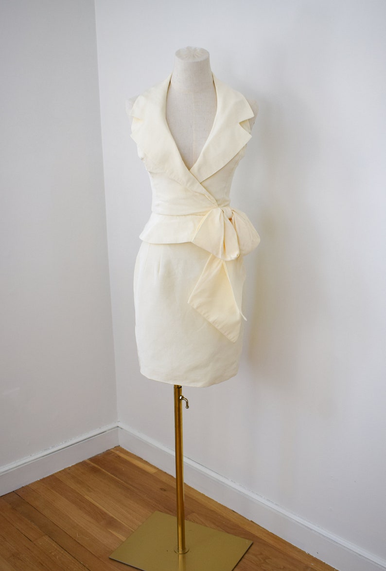 Vintage 1990er Jahre Kris Kole Neckholder Mini Dress Set XXS 1980s/90s Weiß/Creme Neckholder Top mit Schleife und Mini Rock Bild 2