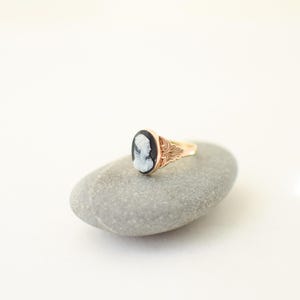 Vintage 10 Karat Gold Cameo Ring | US 7.75-8 afbeelding 1