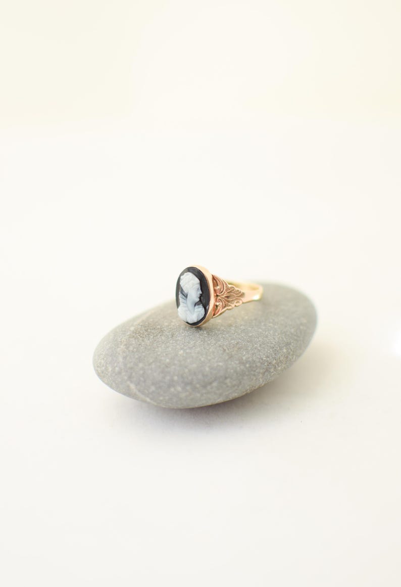 Vintage 10 Karat Gold Cameo Ring | US 7.75-8 afbeelding 1