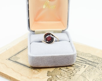Vintage 14kt Gold and Garnet Ring | sz 5.75