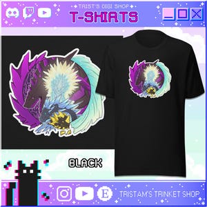 Pode incluir: T-shirt preto com um design gráfico colorido. O design apresenta uma imagem circular com elementos roxos, azuis, amarelos e brancos. O texto "T-SHIRTS" é visível no topo. A palavra "BLACK" é exibida na parte inferior.