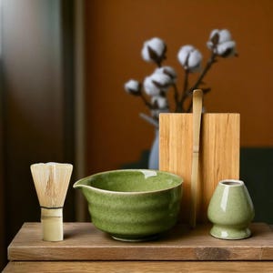 Green Matcha Bowl Set with Spout – Ceramic Chawan, Bamboo Whisk, Chasen Holder – Japanese Tea Set for Matcha Lovers 450ml