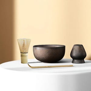 Ceramic Matcha Whisk Set 450ml – Bamboo Chasen & Holder | Japanese Tea Ceremony Kit | Bronze Matcha Bowl Gift for Matcha Lovers