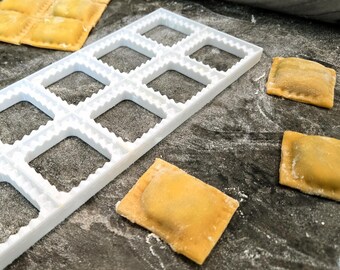 Hand-carved Ravioli Mold Wooden Ravioli Maker Mould Ravioli Tray Haoideo Handmade Wood Ravioli Board Pasta Pierogi Press Tools Dumplings Mold Potsticker Meat Pie Pelmeni Maker