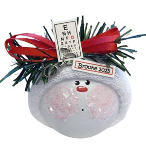 Eye Doctor Ornament- Handmade with Eye Chart & Glasses – Customizable Gift for Optometrists Eye Care Professionals W207 CA61