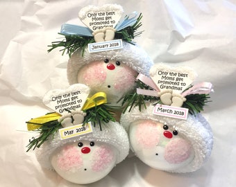 Birth Announcement Gift Christmas Ornaments Baby Feet Only The Best Moms Dads Get Promoted to Grandmas Grandpas SAMPLE   W193 CA40