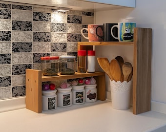 Rustieke Houten Koffiebar Organizer – Handgemaakt 2-laags Rek voor Keukenkruiden, Mokken, Aanrechtopslag & Landelijke Decoratie