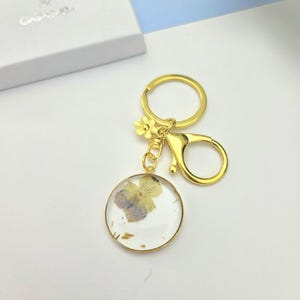 Real Pressed Cream and Purple Flower Gold Keyring, Resin Flower Key Ring, Floral Summer Key Chain, Bag Charm Gift For Her.