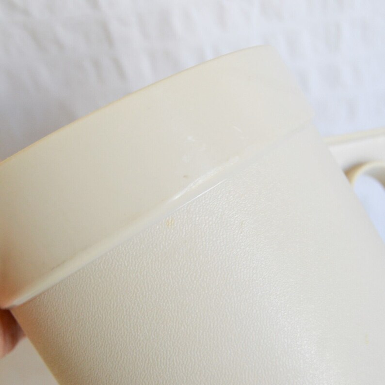 Vintage Tupperware 874-2 Vacuum Sealed Lidded Jug Pitcher Cream Coloured image 7