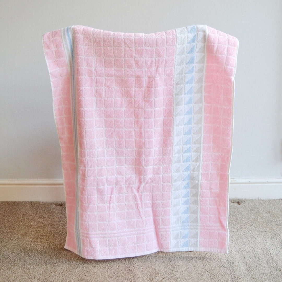 Vintage Towel Pastel Pink Grid 80's Pattern Retro Bath Towel, 64cm X