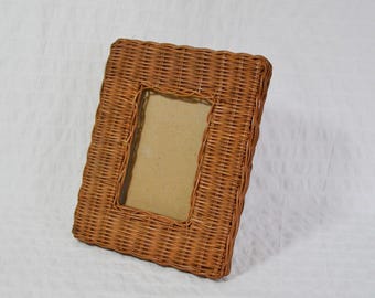 Wicker Photo Frame, Vintage Boots Woven Wicker Rattan Boho Picture Frame 3x5"