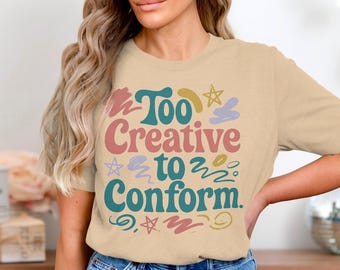 Maglietta "Too Creative to Conform", maglietta per scrittori e artisti, maglietta grafica per creativi, maglietta con citazione ispiratrice, regalo unico per artisti