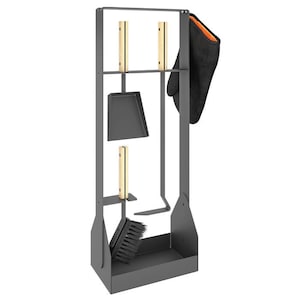 Puede incluir: Un juego de herramientas para chimenea de color gris oscuro con un soporte. El juego incluye un cepillo, una pala, un atizador y dos herramientas con mangos de madera. Un guante de horno negro y naranja cuelga a un lado. Las herramientas son para la chimenea.