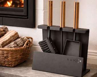 Accessori moderni per camino in metallo nero con manici in legno / Accessori minimalisti per il focolare
