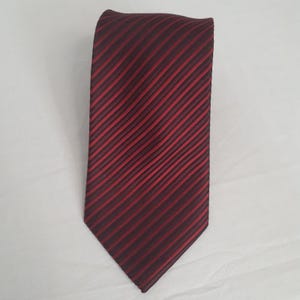 Donald J. Trump Signature Collection textured Red Tie 100% silk classic USA gold