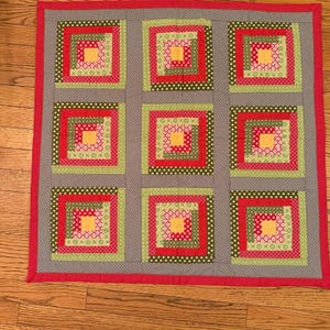Handmade Log Cabin Baby Quilt Stroller Quilt Table Topper Wall Hanging 30.5x31.5