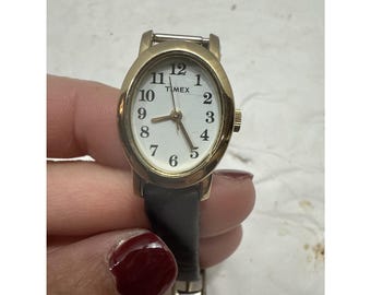 Vintage Timex Cavatina Women SR521SW Classic Oval Black Band Watch-Untested