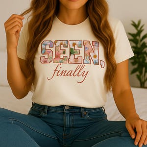 Endlich gesehen Shirt - Komfort Farben Tshirt - Blumen Ermächtigung T-Shirt - Bewusstsein für psychische Gesundheit T-Shirt - Inspiration Zitat Shirt