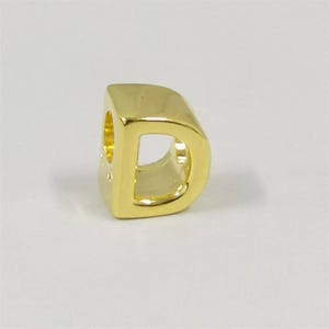 Charm del alfabeto con la letra D de Pandora