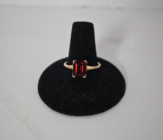 Vintage GARNET Ring. Solid Gold Ring. Gemstone Rin