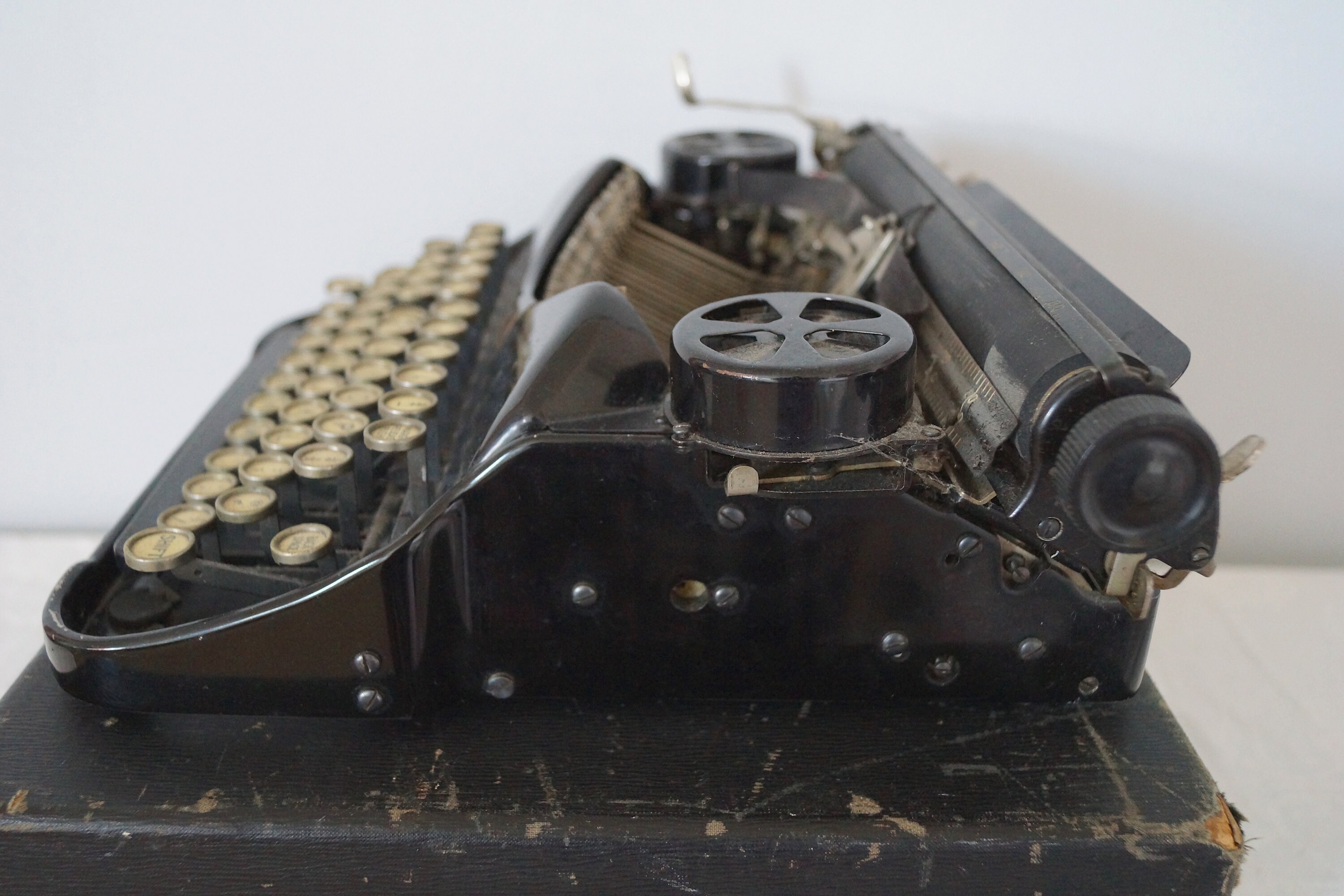 Antique Smith Corona Four Typewriter in Original Carrying Case. Vintage ...