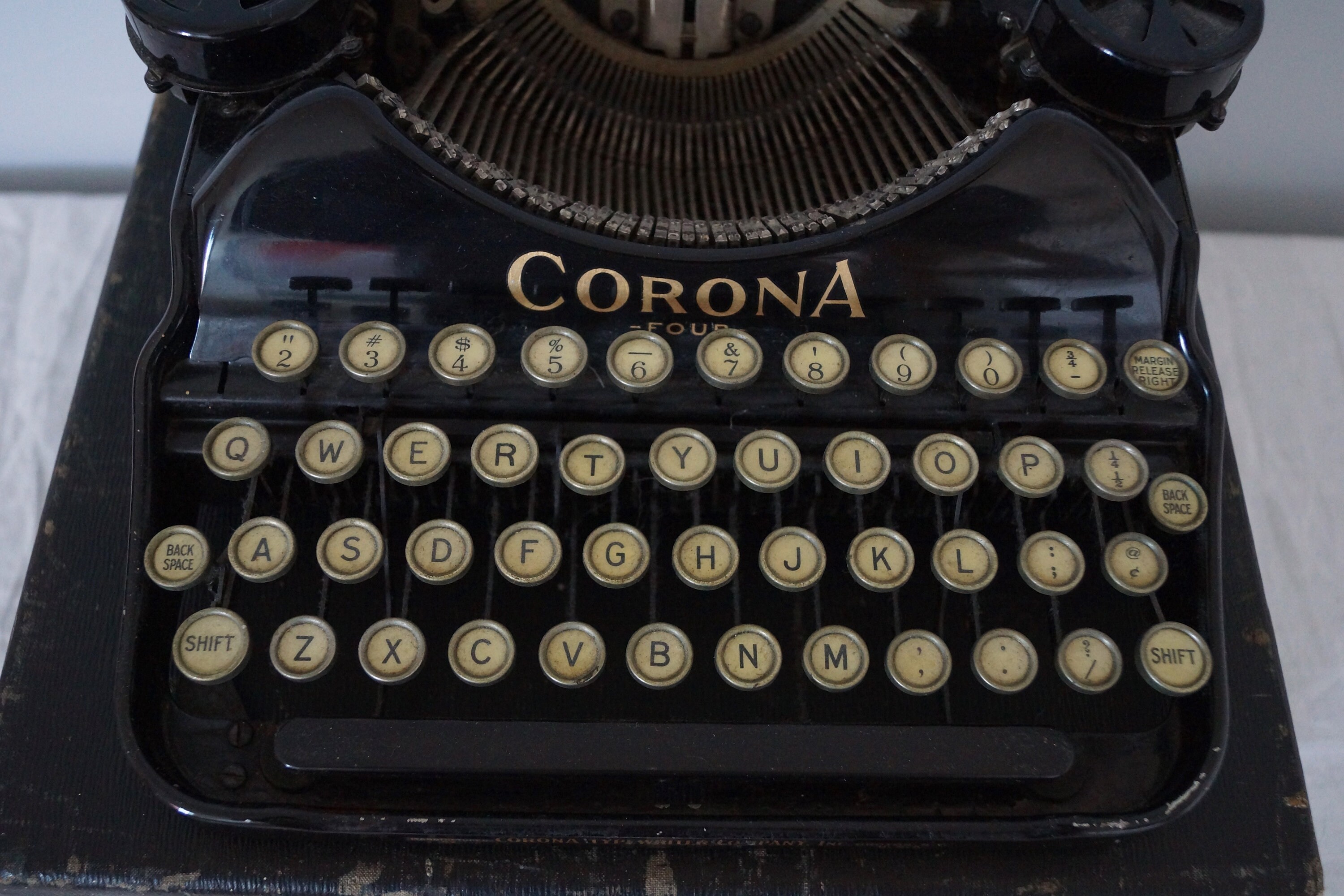 Antique Smith Corona Four Typewriter in Original Carrying Case. Vintage ...