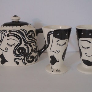 Whimsical Novelty Face Teapot and Matching Cups. Vintage Black and White Hand Painted Graphic Ceramic Teapot Set. Unusual Teapot