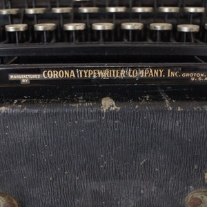 Antique Smith Corona Four Typewriter in Original Carrying Case. Vintage ...