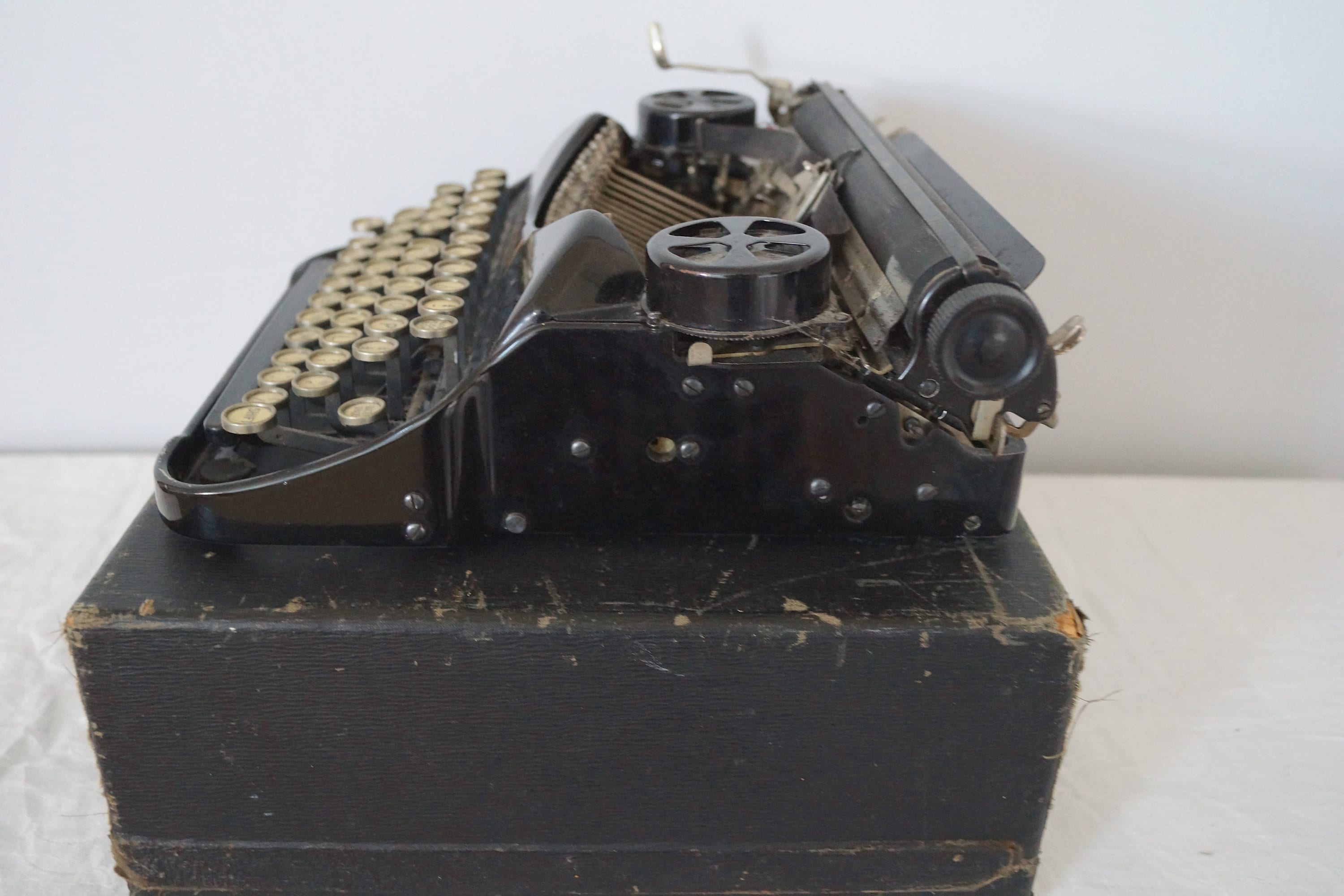 Antique Smith Corona Four Typewriter in Original Carrying Case. Vintage ...