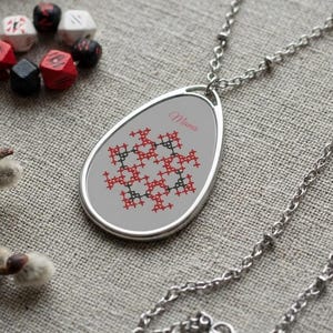 Collar personalizado con nombre ucraniano codificado, colgante con código secreto con "Mamá" o palabra personalizada, regalo bohemio emotivo para ella, joyería para el Día de la Madre.