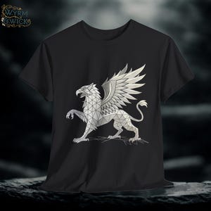 Griffin Fantasy T-Shirt, weiße Tinte Mythisches Grafik-Shirt, Unisex-Baumwolloberteil, Mittelalterliches Fantasy-T-Shirt, Geometrisches Mythisches Grafik-T-Shirt