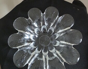 Holmegaard flower glass bowl from the Multi Series. Made in Denmark, 1970s. Danish Design - heavy crystal - high quality
