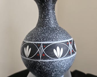 Very stylish Black / Dark Grey Pottery Vase with a white black red pattern - Very Tactile