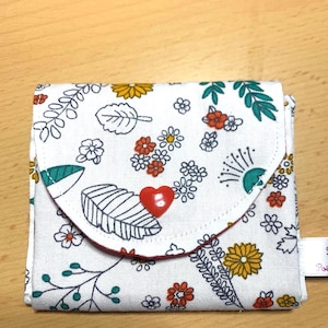 Porte-monnaie fleuri tissu fait main – Mini portefeuille compact femme – Porte-cartes original – Cadeau artisanal France
