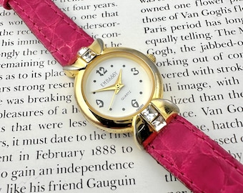 Relógio com estampa de crocodilo rosa Y2K: detalhes em cristal dourado