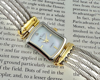 Anne Klein Damenuhr, gold- und silberfarbene Kabelblende, Perlmuttzifferblatt, funktioniert gut, maximale Handgelenkgröße von 16,5 cm