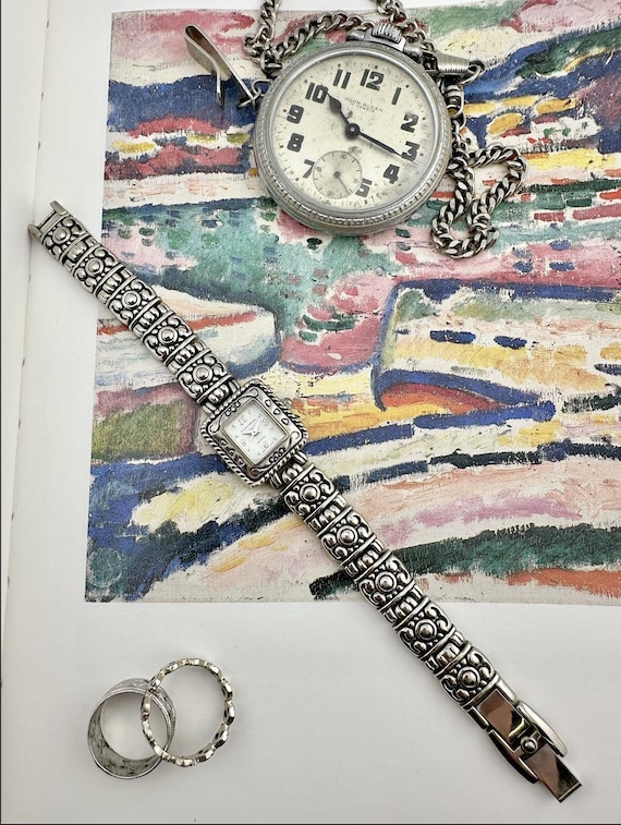 Vintage Silberfarbene Damenuhr mit verzierten Armbandgliedern