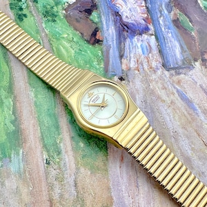 Vintage Seiko Quartz Women’s Watch with Gold Tone Band, Champagne Dial, Minimalist Everyday Gift, 90s Retro Style