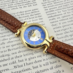 VG II Analog Wristwatch with Quartz Movement Gloria Vanderbilt Blue Face Watch s-l400.jpg main image 3