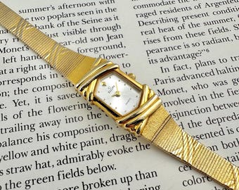 Vintage  Elgin Gold Rectangular Bracelet Women’s Dress Watch, Textured Band, Minimalist Dial, Working Well, Max wrist size of 7.7"