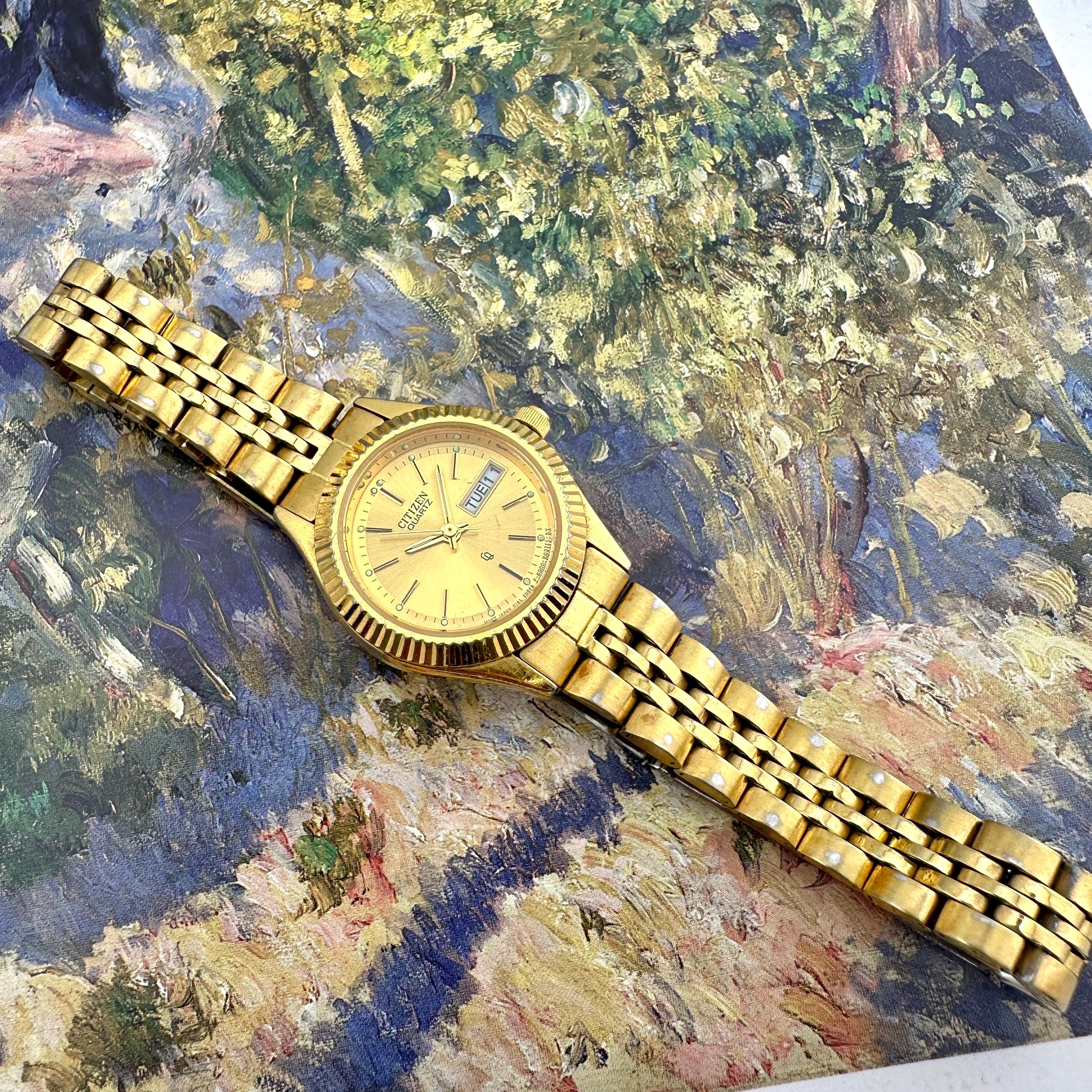 Vintage Citizen Women\'s Gold-Tone Bracelet Watch with Champagne Dial FOR SALE • Citizen Vintage Gold-Tone Quartz Tank-Style  main image 2