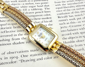 Orologio vintage Embassy by Gruen color oro rettangolare, quadrante in madreperla, bracciale multifilo, ben funzionante, adatto a polsi fino a 7,2 pollici