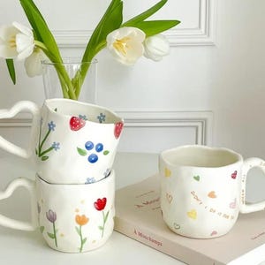 Tazza da Caffè in Ceramica Creativa Dipinta a Mano – Tazza Estetica con Motivo Cuore e Fiore, Regalo Carino per Casa e Amanti del Caffè