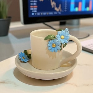 Tazza e Piattino da Caffè Floreale Blu Dipinta a Mano – Set Tazza Ceramica Elegante, Regalo Carino Estetico per Amanti di Tè & Caffè