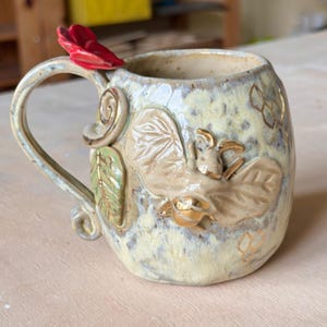 Bee Mug Special Edition – Cute Honeybee Ceramic Cup, Perfect Gift for Bee Lovers, Nature Inspired Drinkware, Unique Handmade Coffee Mug
